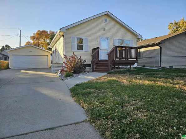 117 Wallace Ave, North Sioux City, SD 57049
