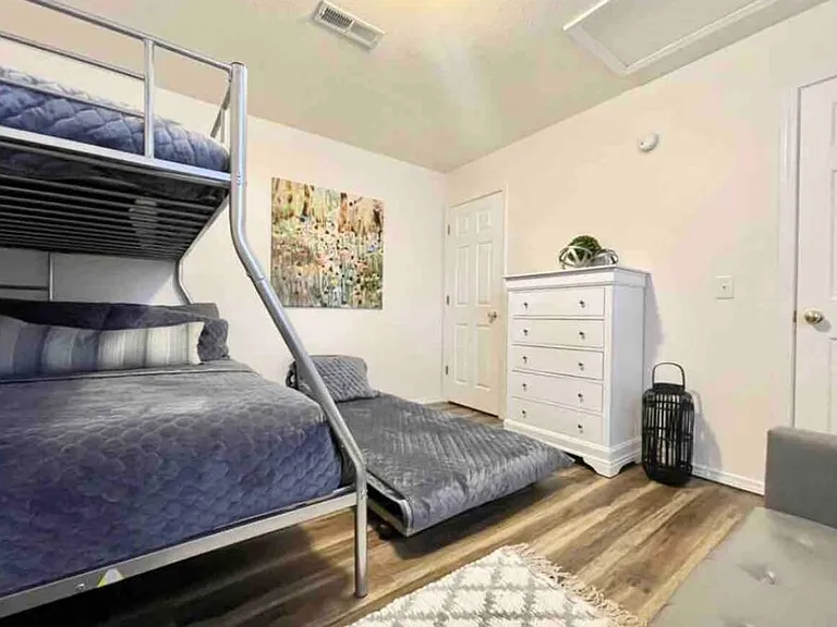 918 Renfrow St — Photo 11
