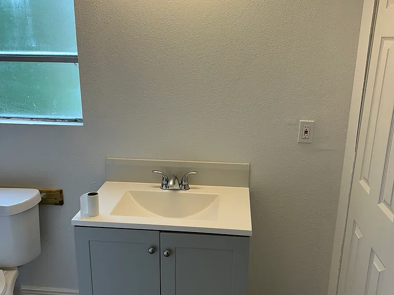 Mobile Ave — Photo 5
