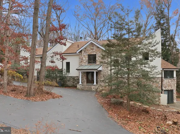 10701 Sycamore Springs Ln, Great Falls, VA 22066