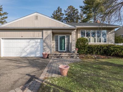 9 Robin Lane, Plainview, NY, 11803