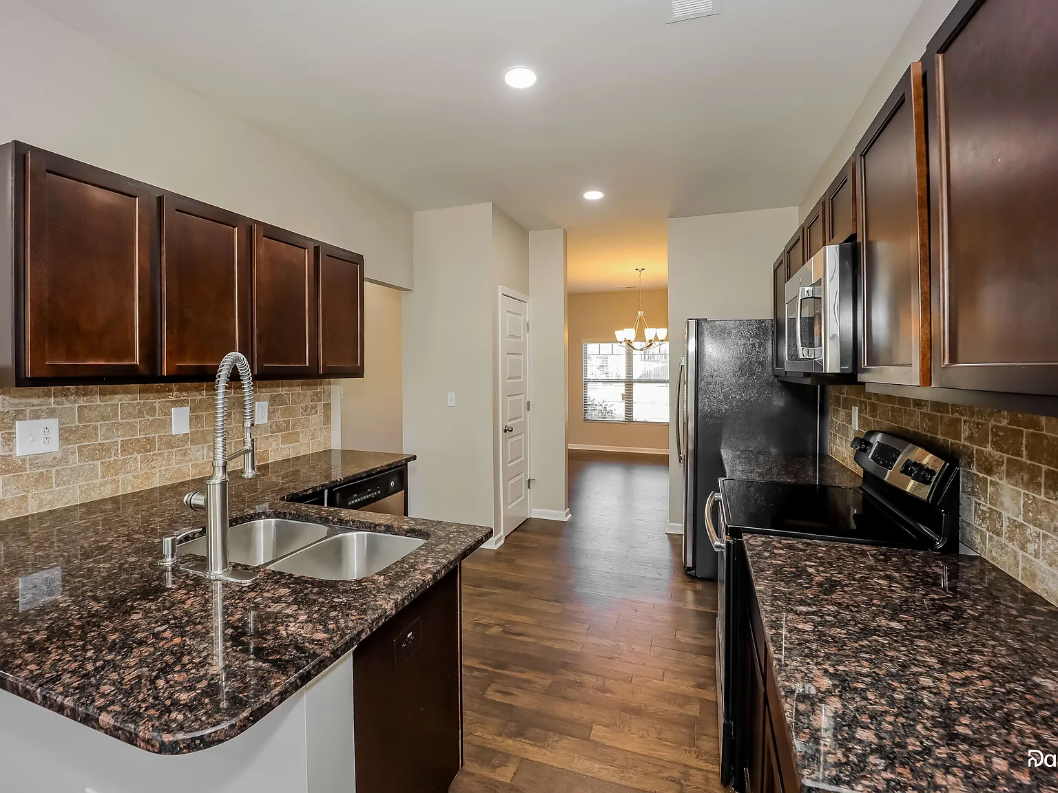 5 bed, 3.0 bath, 2652 sqft, $2,650 — Photo 3