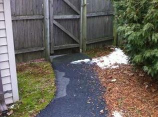 102 Harmony Ct, Warwick, RI 02889