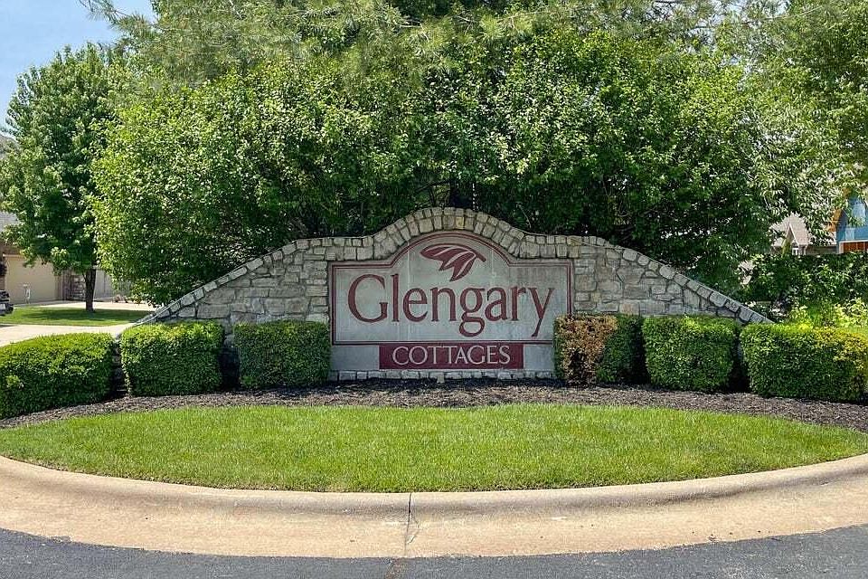 2nd image of 2175 W Glengary Court