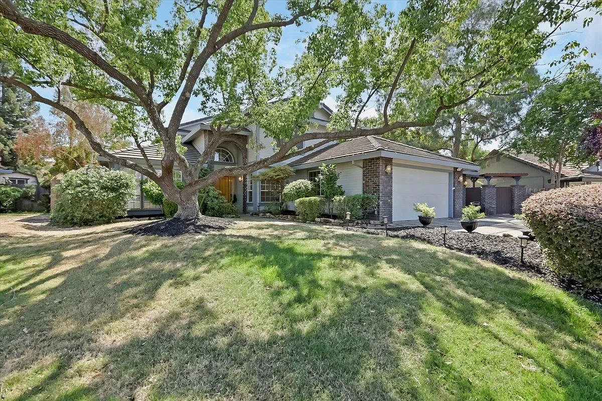 5646 Montclair Cir photo 1