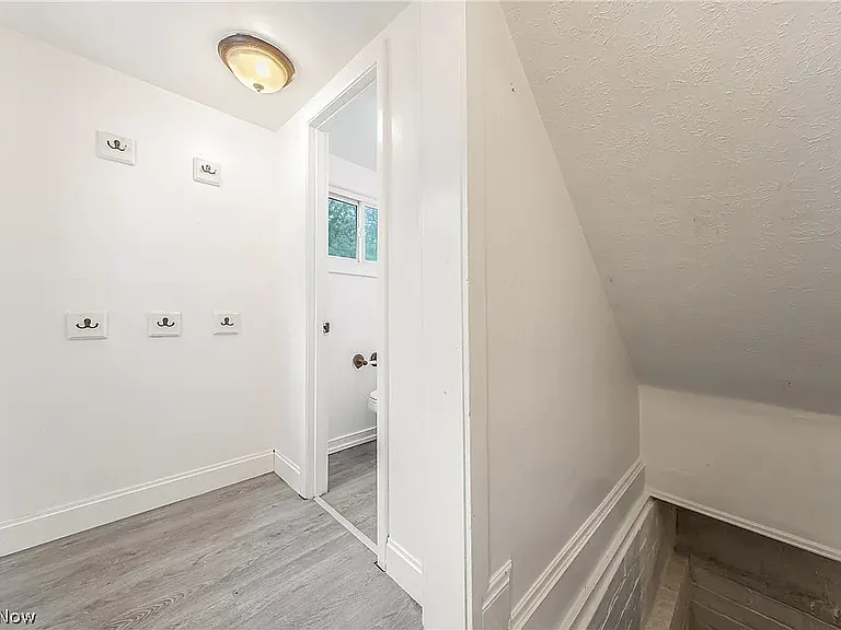 20180 Hillcrest Dr — Photo 15