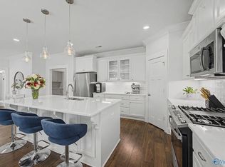 7052 Meadow Way Ln, Owens Cross Roads, AL 35763