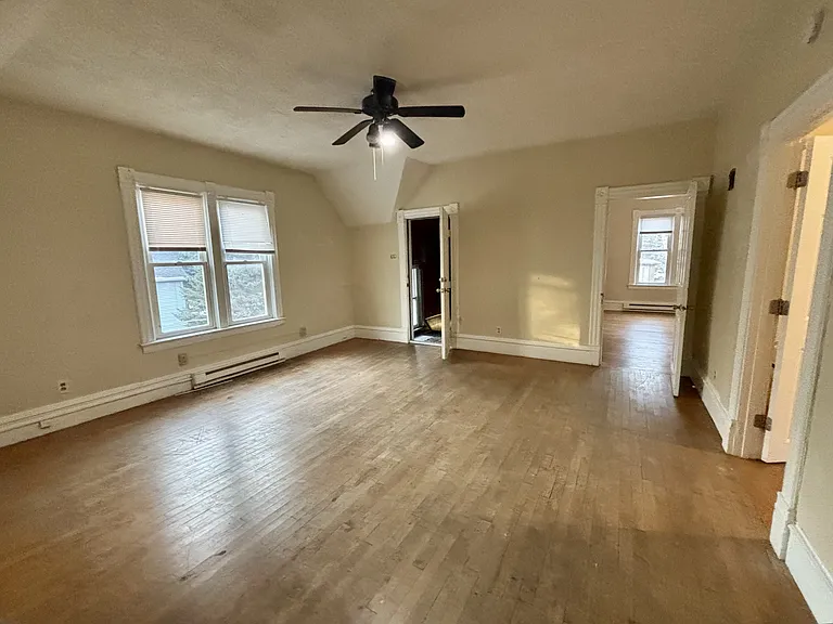 320 Augusta Ave SE #2 — Photo 5