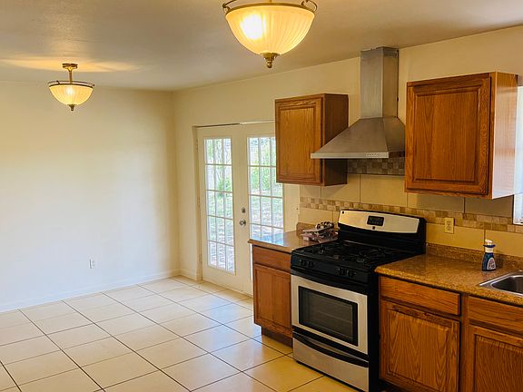 5th image of 803 8th St
