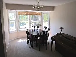 325 Meadowview Ln — Photo 4