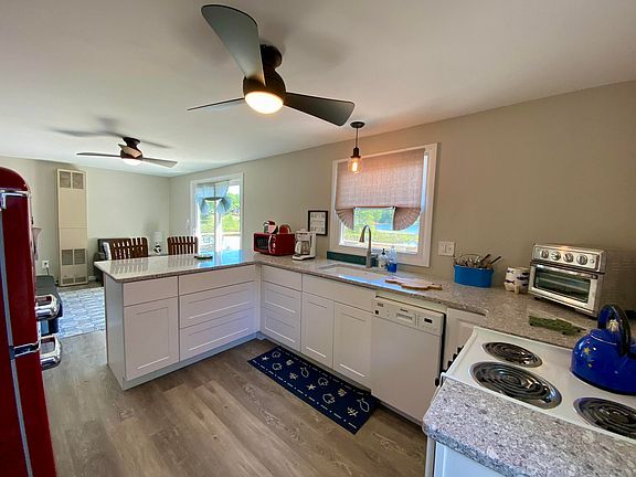 2nd image of 2550 Island Dr