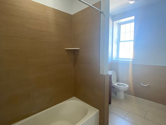 3rd image of 4724 Chestnut St APT 1A