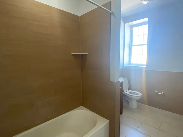 4724 Chestnut St #1A — Photo 2