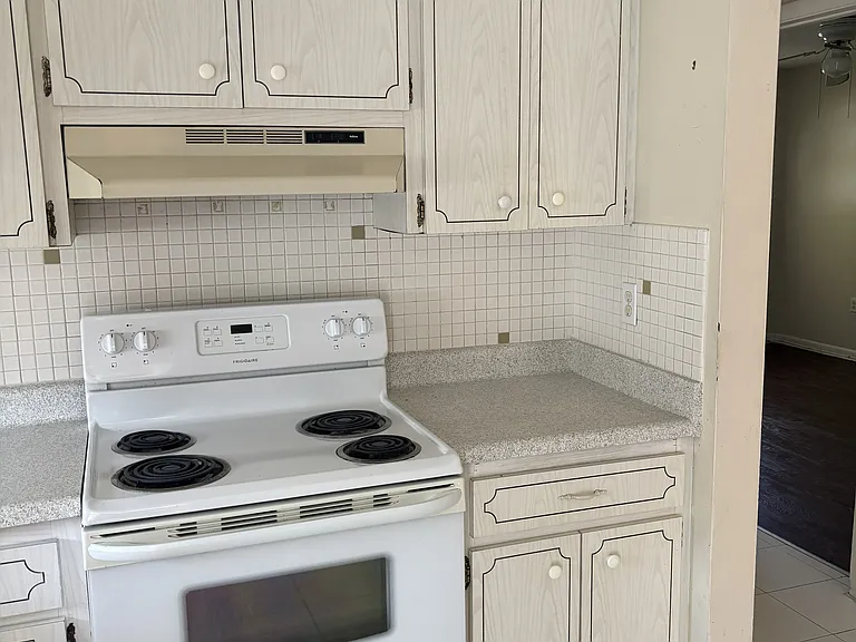 924 San Christopher Dr #B — Photo 10