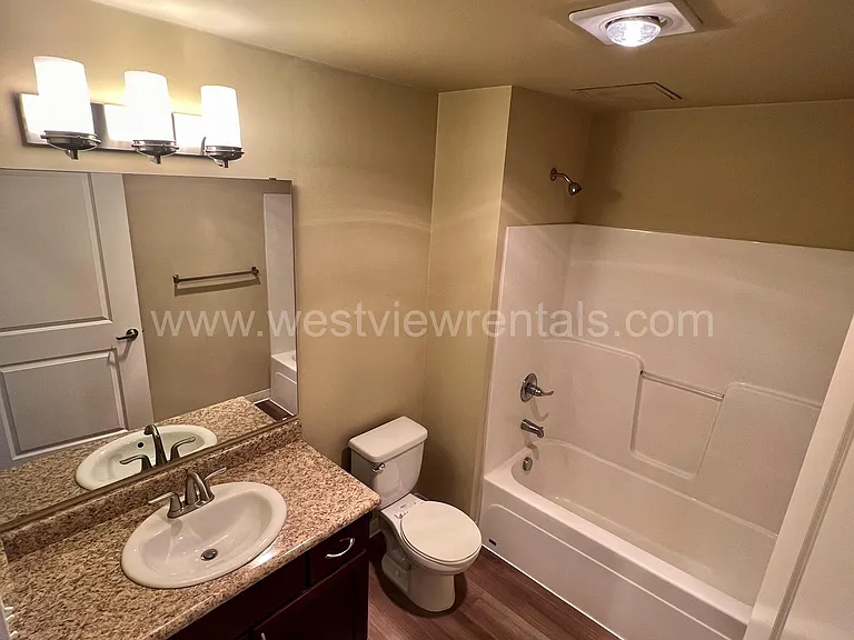 200 E Maple St — Photo 132