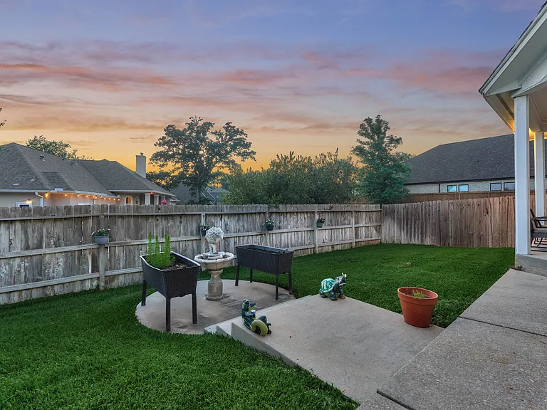 15 Newberry Ct — Photo 33