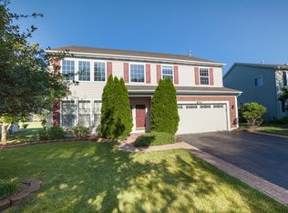 844 Fieldcrest Dr, Naperville, IL 60540