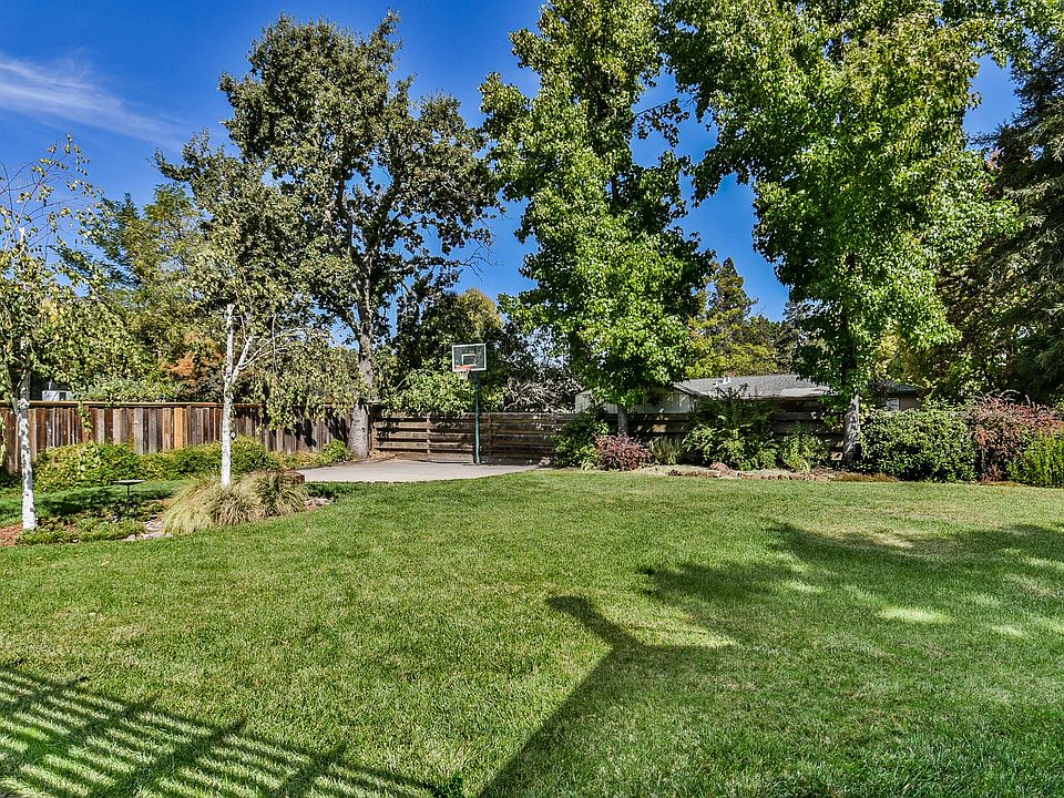 2nd image of 280 Lucinda Ln