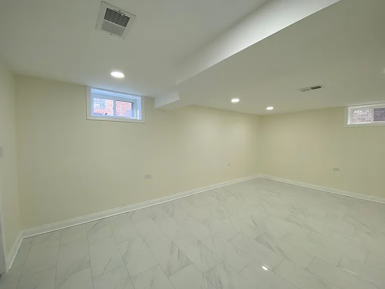 6078 N Troy St — Photo 22