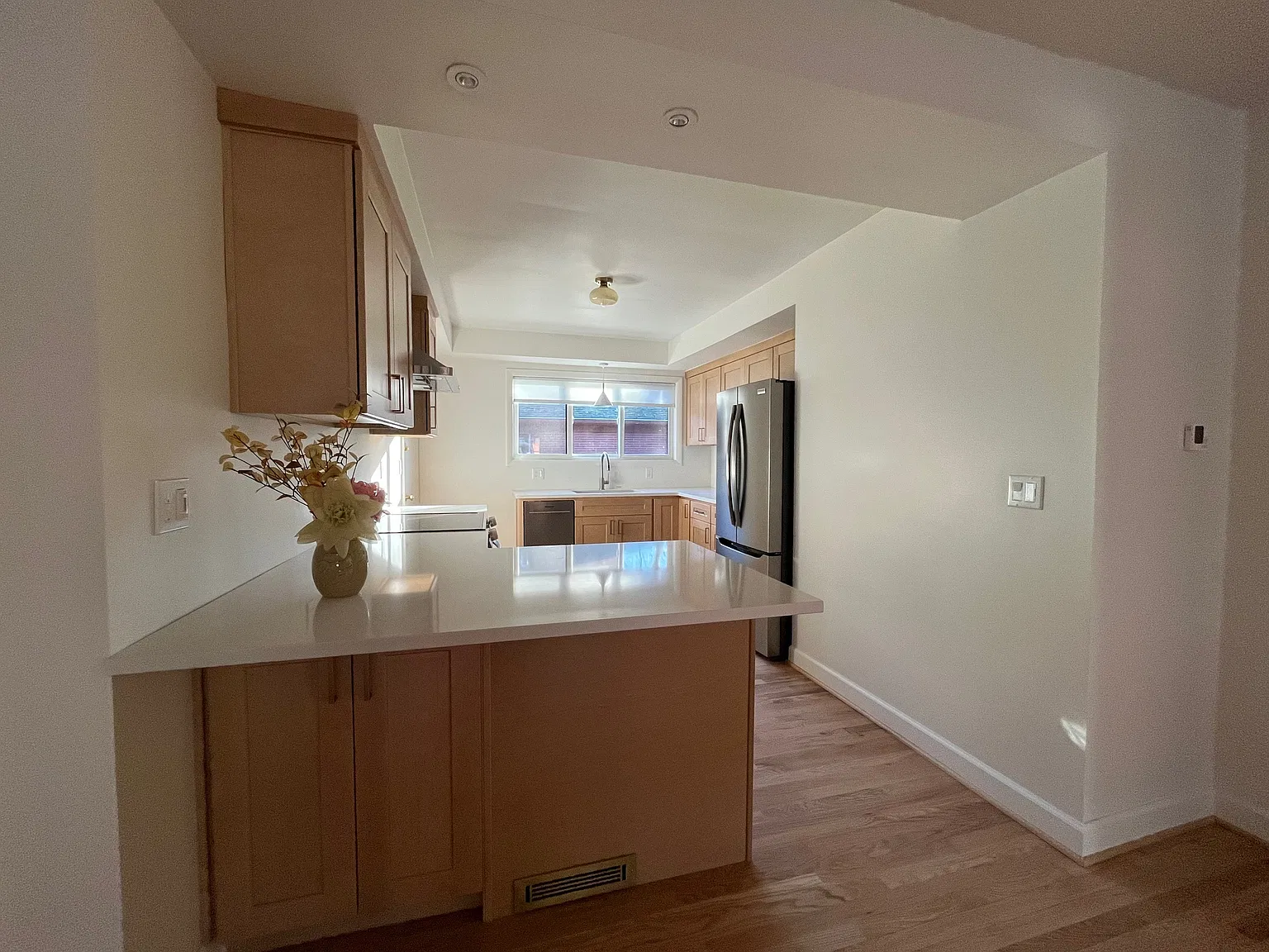 2 bed, 900 sqft, $2,600 — Photo 2