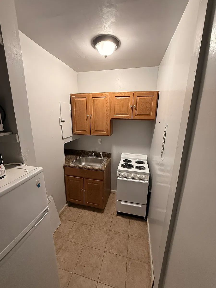 Building Photo - 152 S 13th Ave #1E