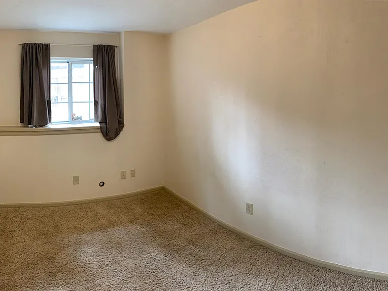 3rd bedroom, garden level.