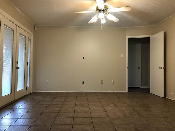 The spacious living area gives one many possibilities to decorate and organize their furniture.