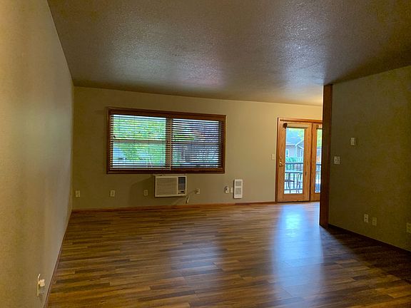 2nd image of 400 W McLoughlin Blvd