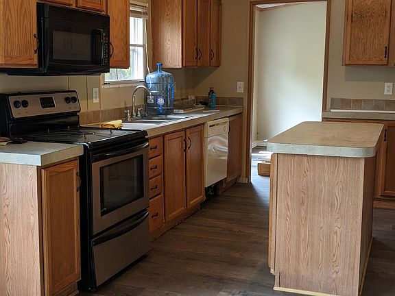 3rd image of 211 Dorothy Dr
