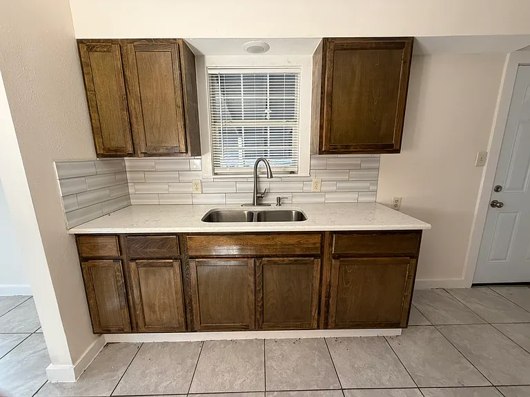 207 Walnut St — Photo 6