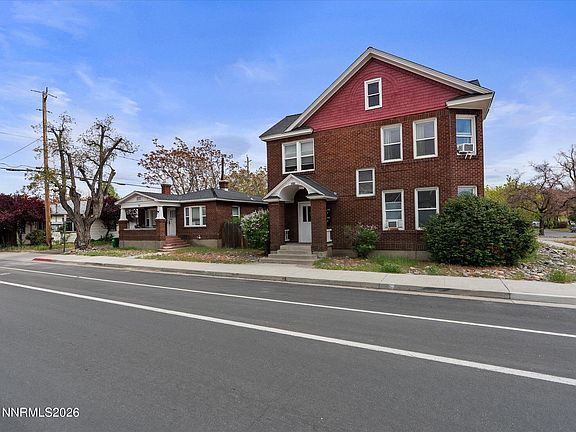 3rd image of 820 W 1st St