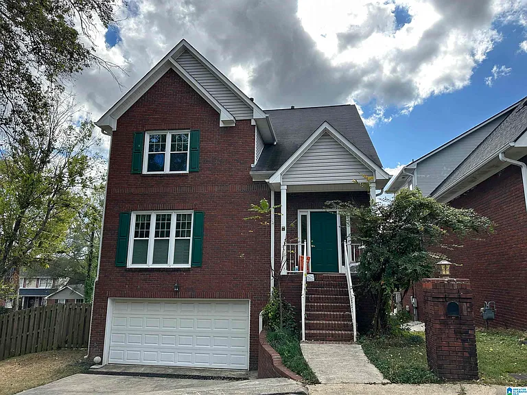 1715 Columbiana Ln — Photo 2