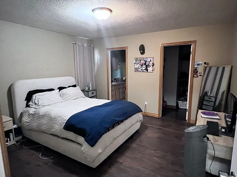 246 Doon Valley Dr — Photo 2