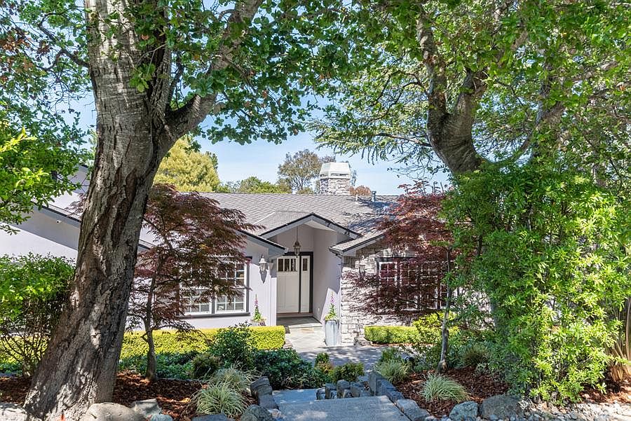 1st image of 109 Los Robles Dr