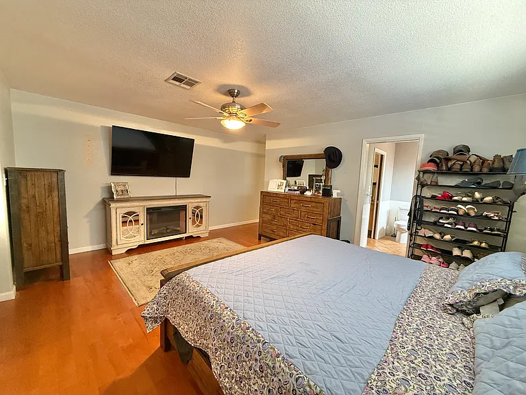 1120 S Hereford Ave — Photo 25