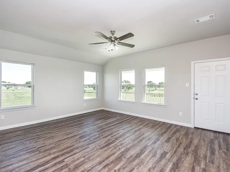 544 Buckskin Dr — Photo 16