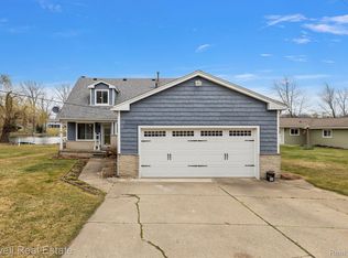 2326 Amelia Dr, Highland, MI