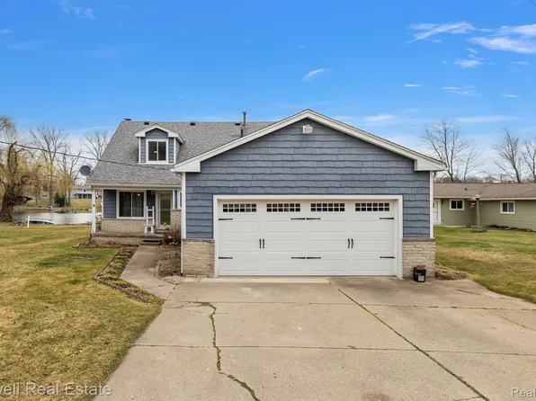 2326 Amelia Dr, Highland, MI 48356
