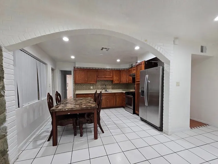 3420 W Maryland Ave — Photo 1