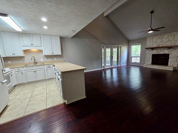 2nd image of 3004 Ironwood Dr