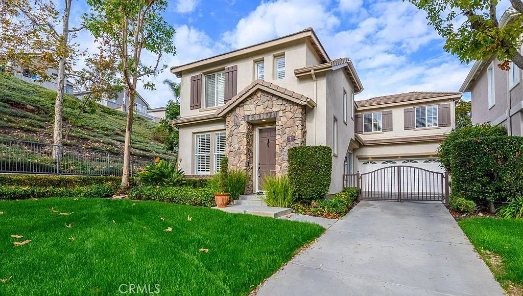 4 bed, 2.5 bath, 1933 sqft, $5,650 — Photo 1