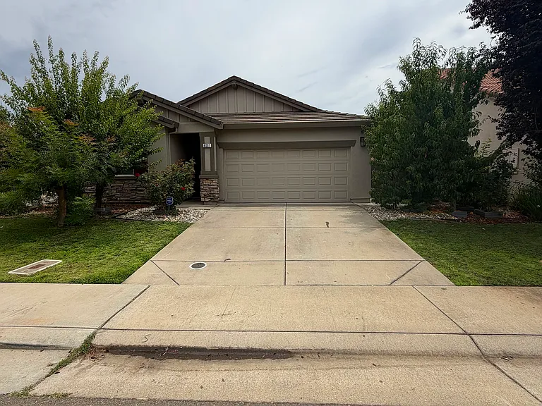 4001 Branigan Lake Way — Photo 2