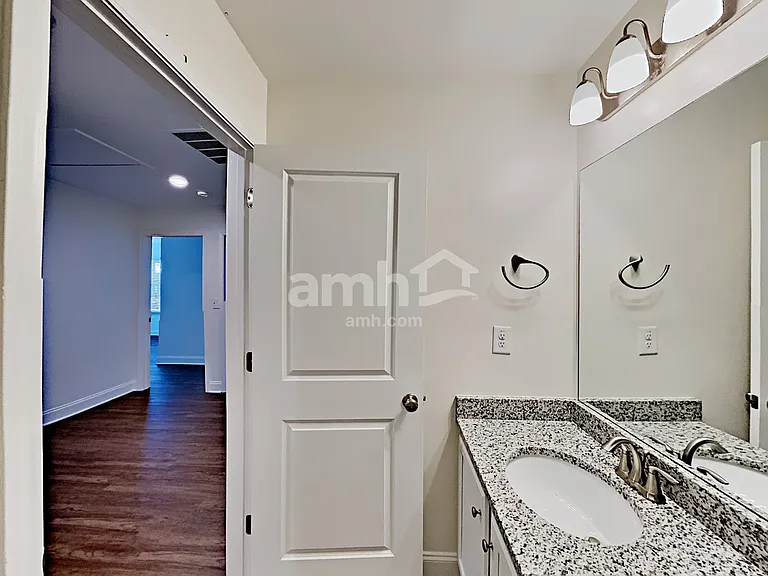 114 Lindridge Dr — Photo 16