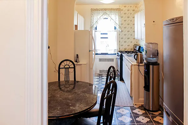 Sold by Thomas Lipovetsky, LREB | media 15