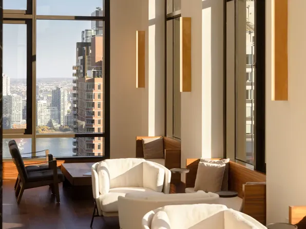 135 East 47th Street image 5 of 15