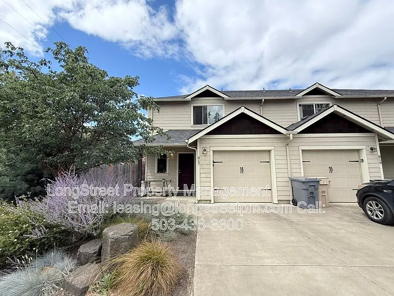 3 bed, 2.5 bath, 1296 sqft, $2,395 — Photo 3