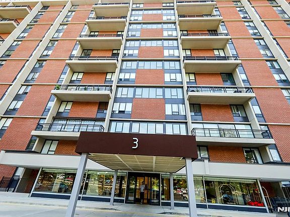 2nd image of 3 Horizon Rd APT 1406