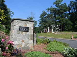 35 Beech Crest Rd, East Greenwich, RI 02818