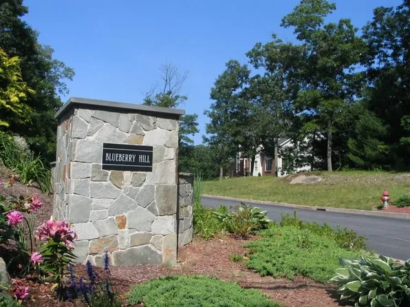 35 Beech Crest Rd, East Greenwich, RI 02818