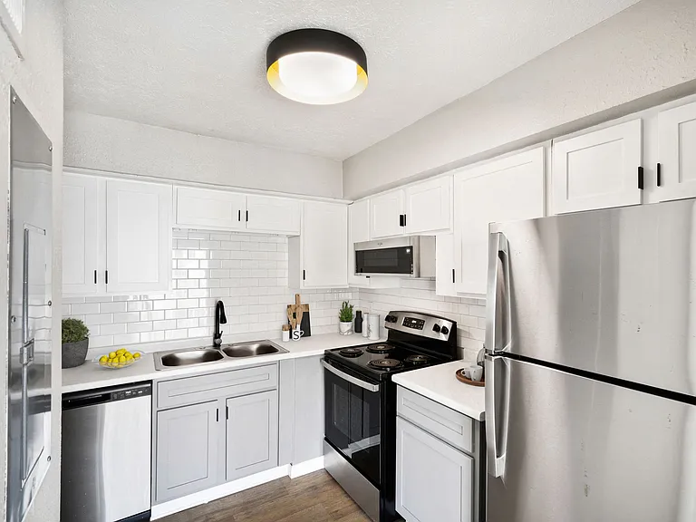 Westminster Club Apartments — Photo 42